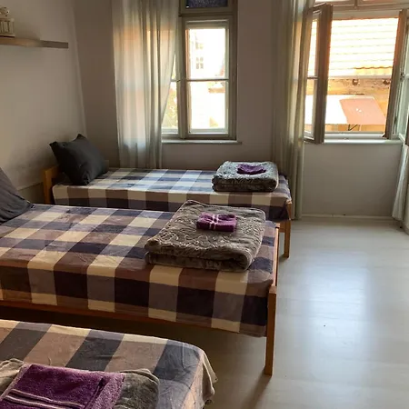 Hostel Downtown Mixed Beds Belgrade